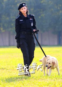 警花与警犬封面图